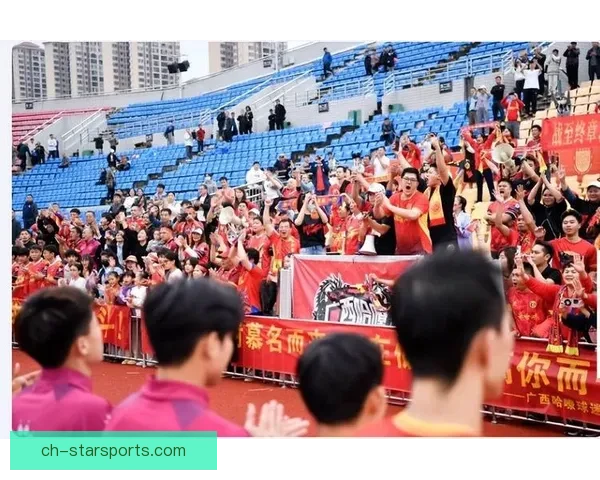 豪门对决再掀高潮国脚绝杀助队登顶联赛榜首引爆球迷热情四方关注